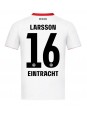 Billige Eintracht Frankfurt Hugo Larsson #16 Bortedrakt 2025-26 Kortermet